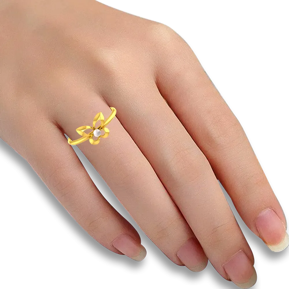 14k Gold Ring With Butterfly Wings And A Pearl In The Middle