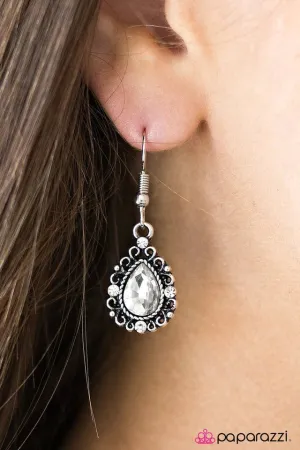 Paparazzi Earring ~ I Dont Cry, I Sparkle - White