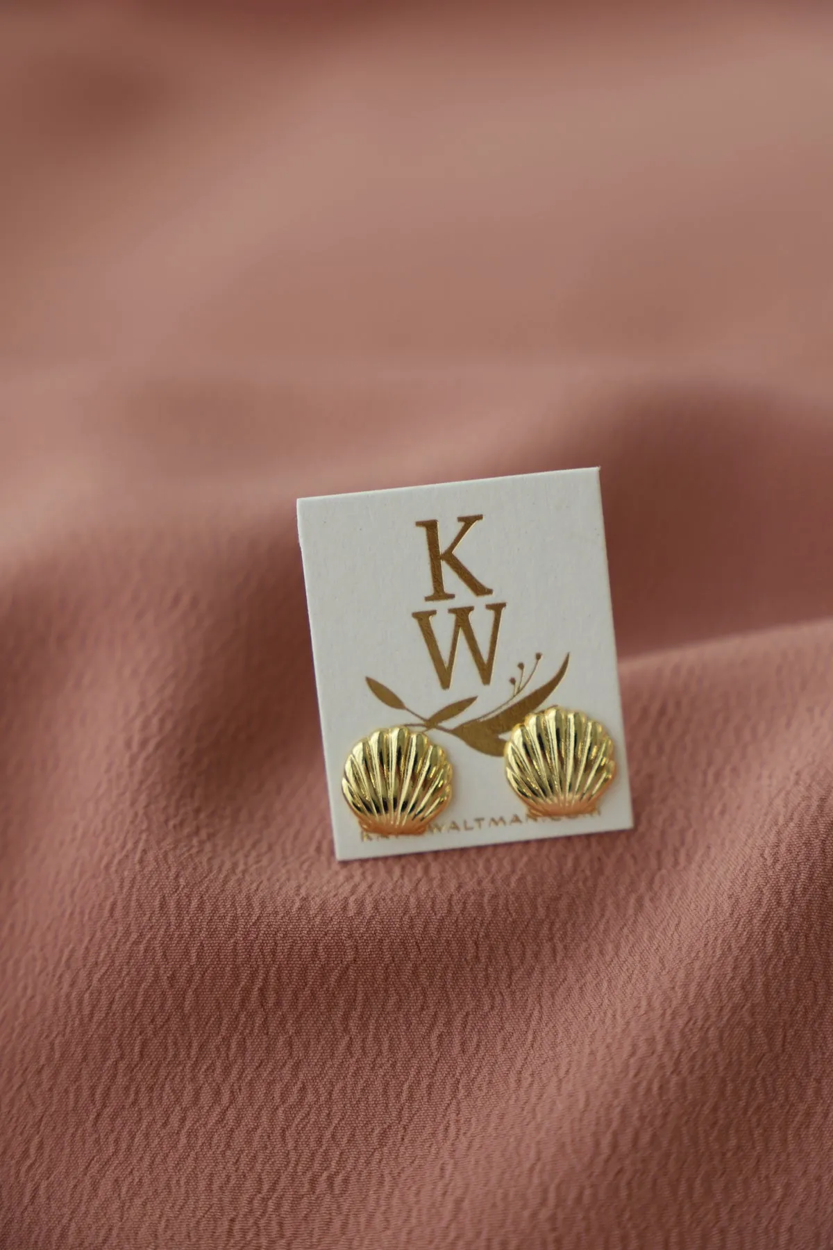 SCALLOP SHELL STUD